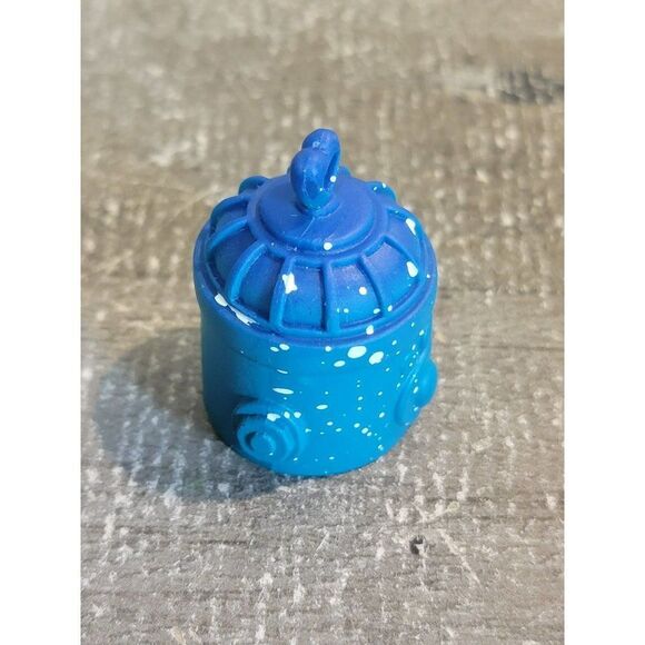 Blue white splattered fire hydrant heart doll accessory - Picture 2 of 4